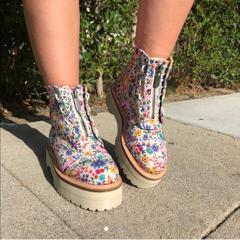 DR. MARTENS SINCLAIR WANDERLUST trade for sz 7